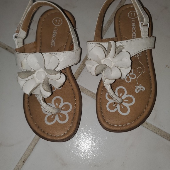 Girls size 11 adiadias, white sandles minnie sneak - Picture 2 of 4